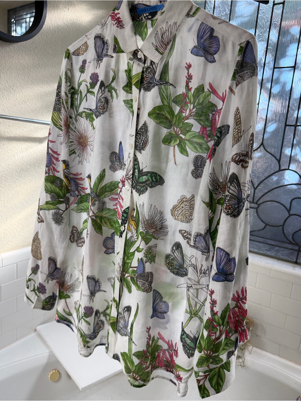 J McLaughlin 100% Linen Blouse . Bird and Butterfly print  . NEW condition